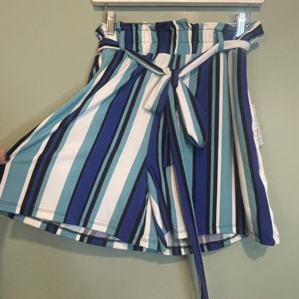 NWT LuLaRoe Ella Women Beach Aqua Striped Pattern Paper Bag Shorts Blue Small